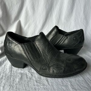 VINTAGE
BORN
Comfy Western Distressed Black Leather Booties